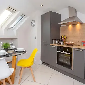 the-atico-spacious-duplex-luxury-apartment.yorkshirehotels.net/